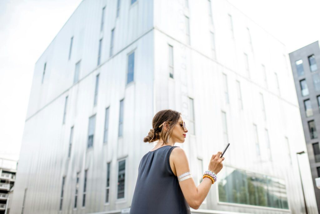 Businesswoman outdoors at the modern office district